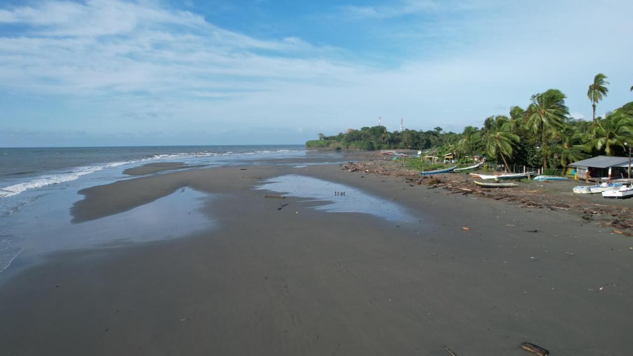 Playa Ladrilleros Acuarios Hostal מראה חיצוני תמונה