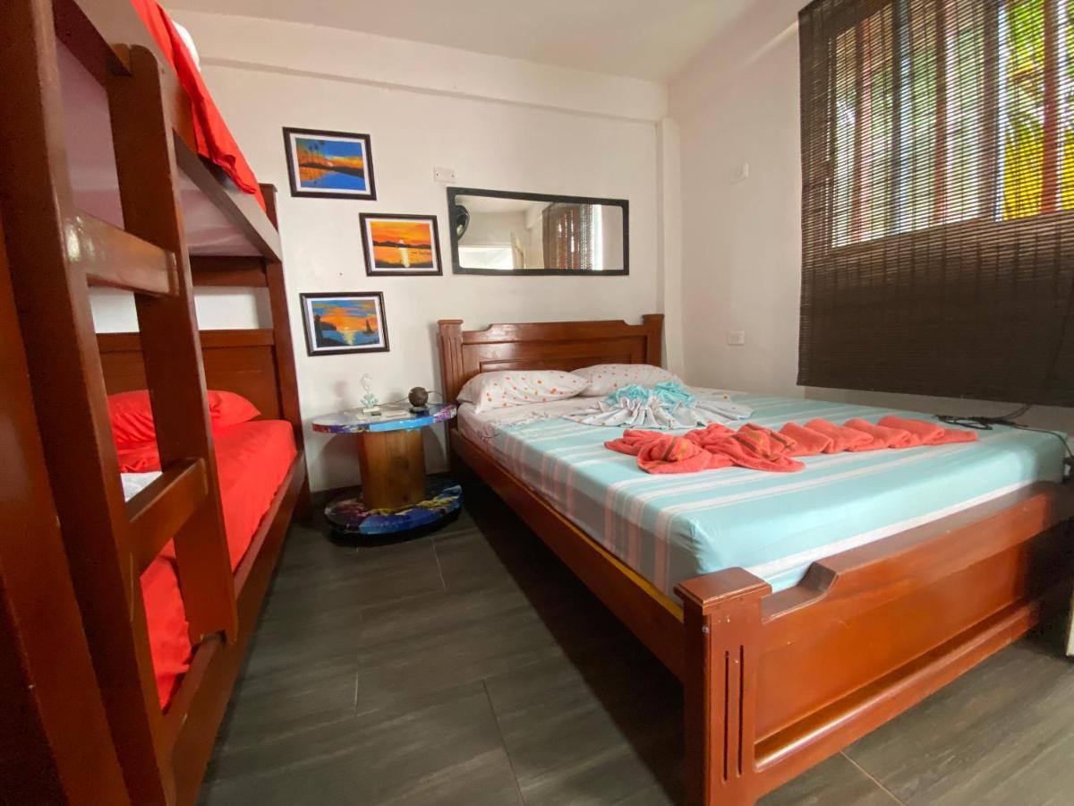 Playa Ladrilleros Acuarios Hostal מראה חיצוני תמונה