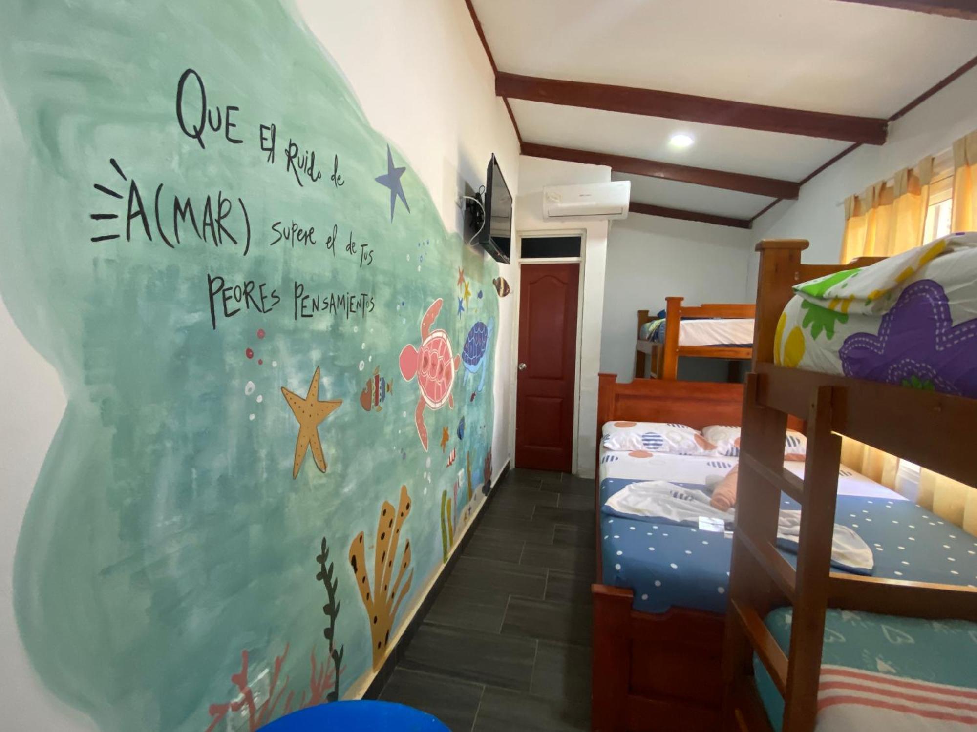 Playa Ladrilleros Acuarios Hostal מראה חיצוני תמונה