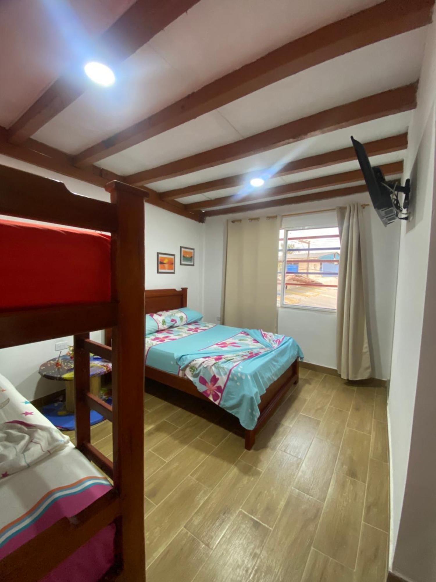 Playa Ladrilleros Acuarios Hostal מראה חיצוני תמונה