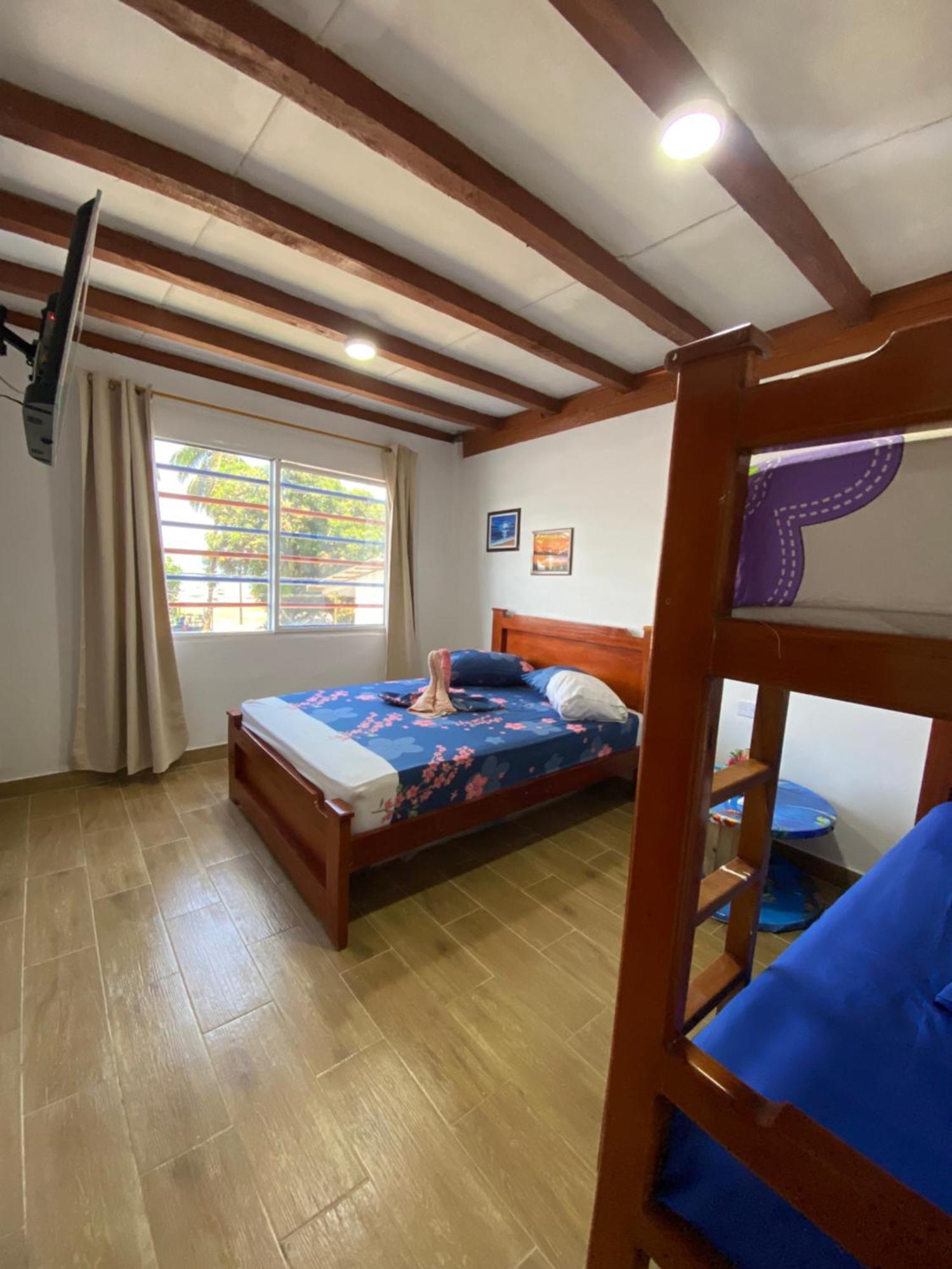 Playa Ladrilleros Acuarios Hostal מראה חיצוני תמונה